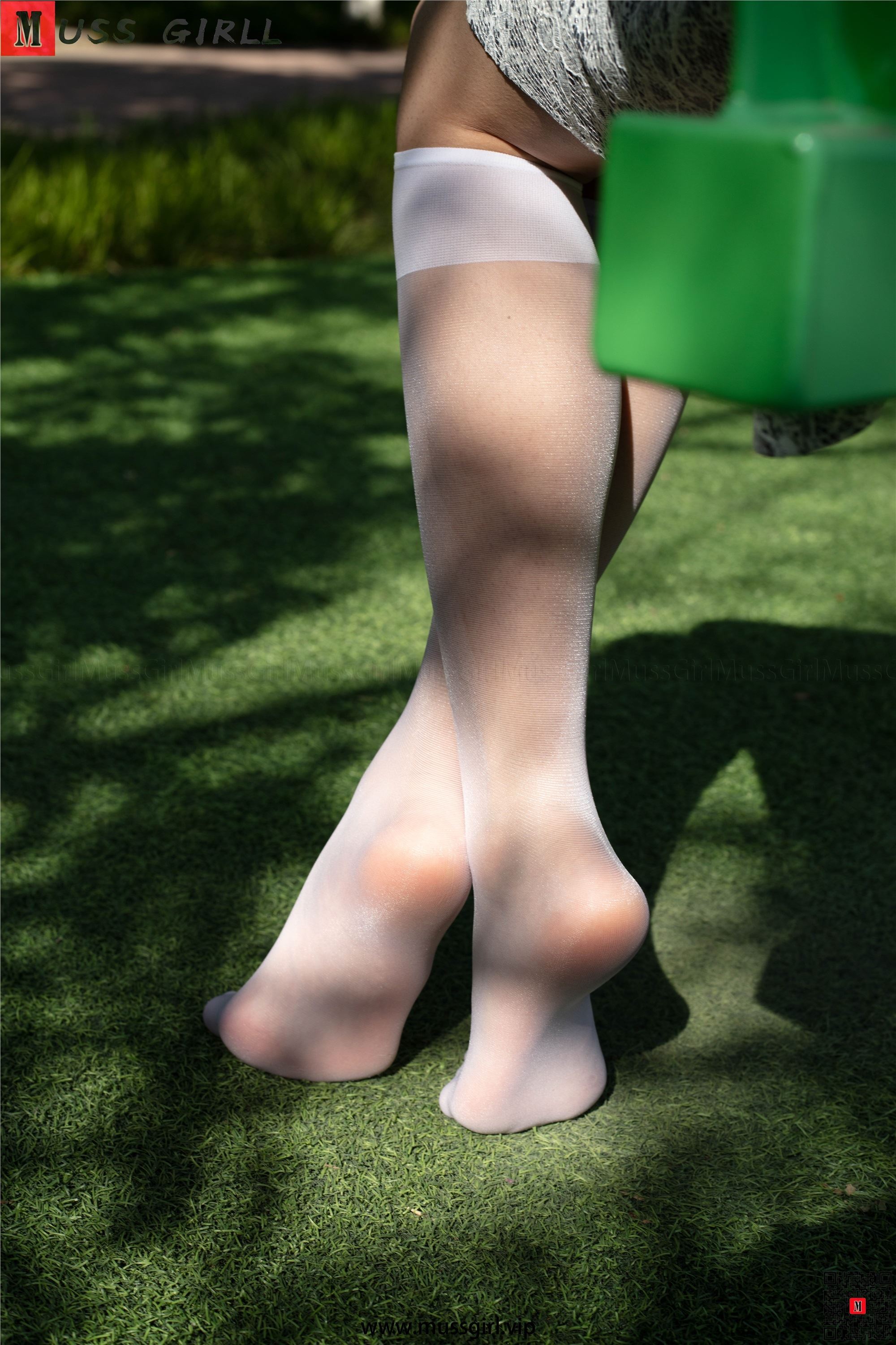 MussGirl慕丝女郎  NO.209 公园碎花裙过膝白丝